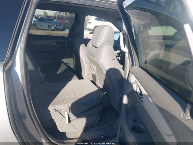 Chevrolet Traverse Ls Image 8