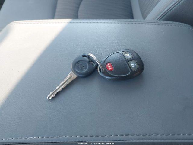 Chevrolet Traverse Ls Image 2