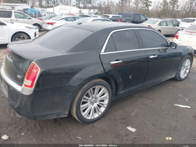 Chrysler 300 Limited Image 3