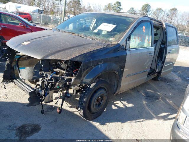 Chrysler Town & Country Touring Image 2