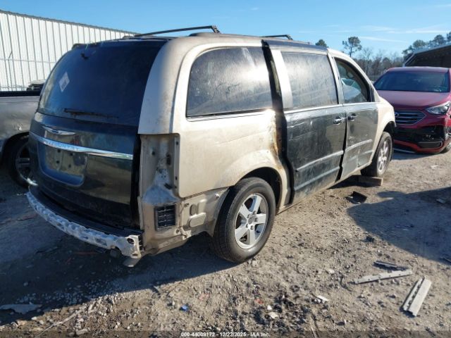 Chrysler Town & Country Touring Image 8