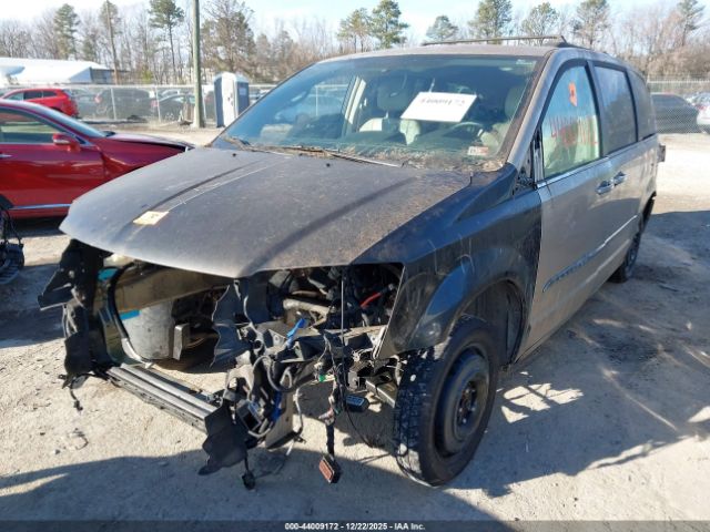 Chrysler Town & Country Touring Image 4