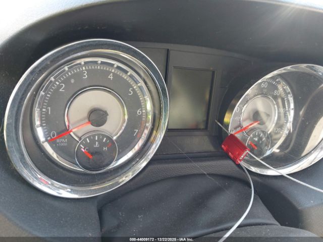 Chrysler Town & Country Touring Image 5