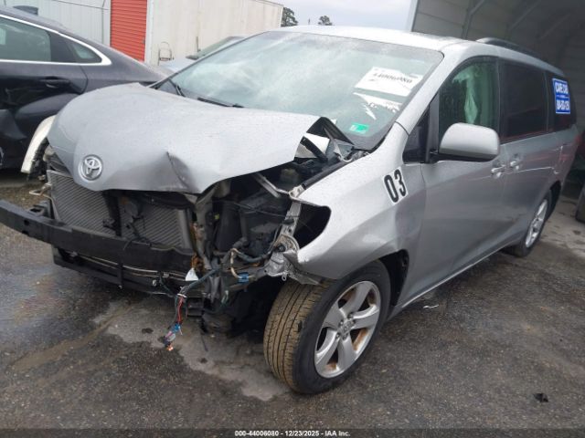 Toyota Sienna Le V6 8 Passenger Image 16