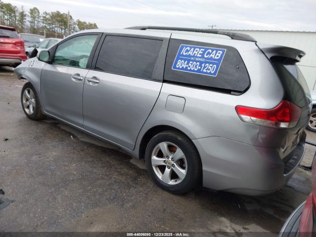 Toyota Sienna Le V6 8 Passenger Image 5
