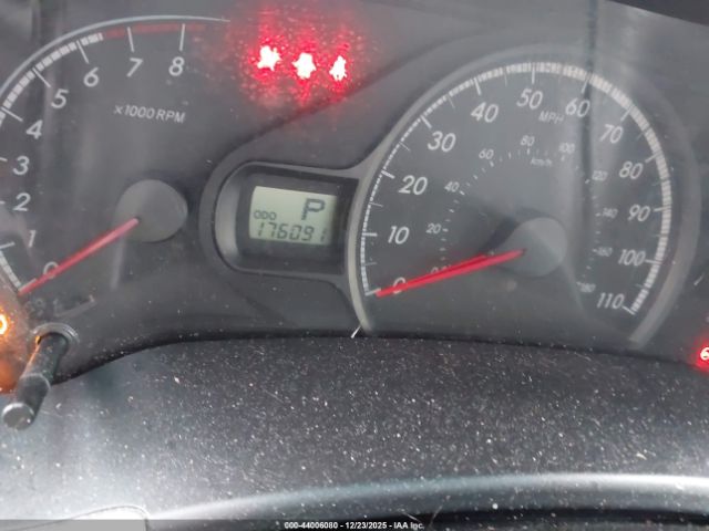 Toyota Sienna Le V6 8 Passenger Image 8