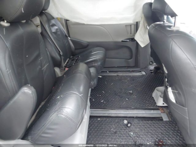 Toyota Sienna Le V6 8 Passenger Image 13