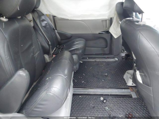 Toyota Sienna Le V6 8 Passenger Image 13