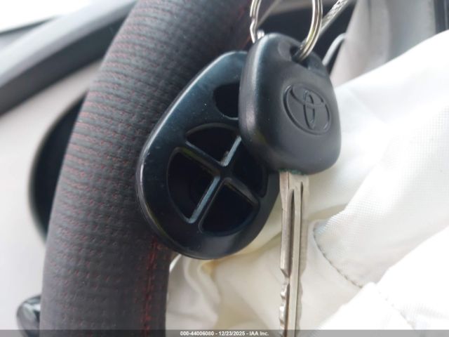 Toyota Sienna Le V6 8 Passenger Image 9