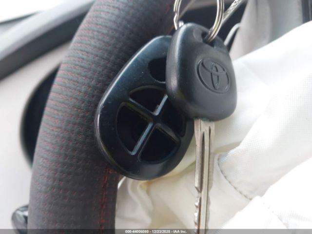 Toyota Sienna Le V6 8 Passenger Image 9