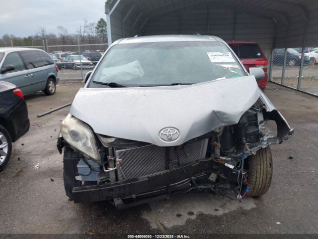 Toyota Sienna Le V6 8 Passenger Image 7