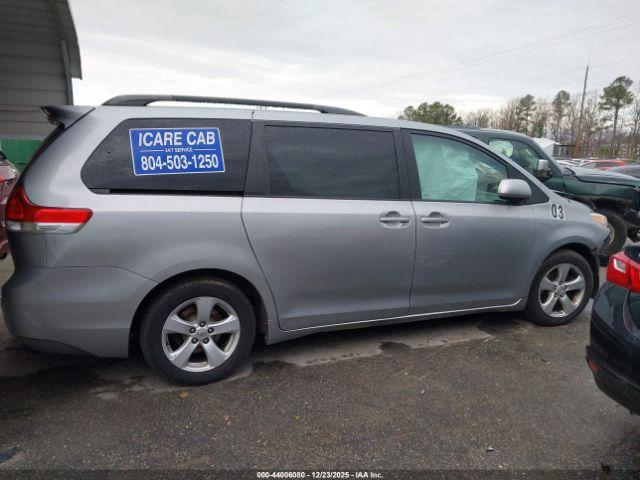 Toyota Sienna Le V6 8 Passenger Image 10