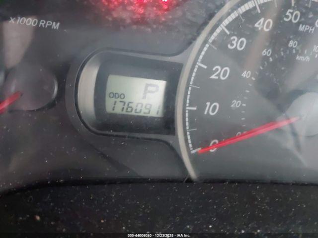 Toyota Sienna Le V6 8 Passenger Image 11