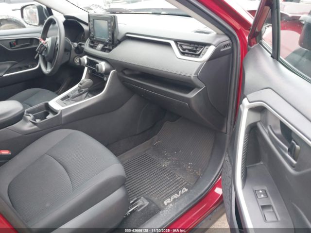 Toyota RAV4 Le Image 14