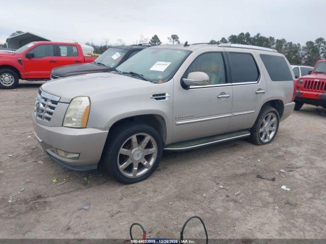 Cadillac Escalade Standard Image 3