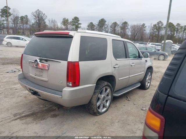 Cadillac Escalade Standard Image 4