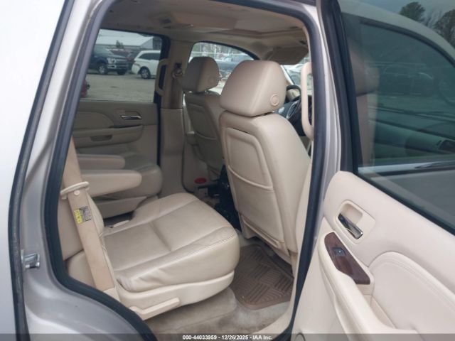 Cadillac Escalade Standard Image 5