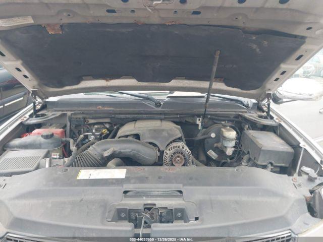 Cadillac Escalade Standard Image 7