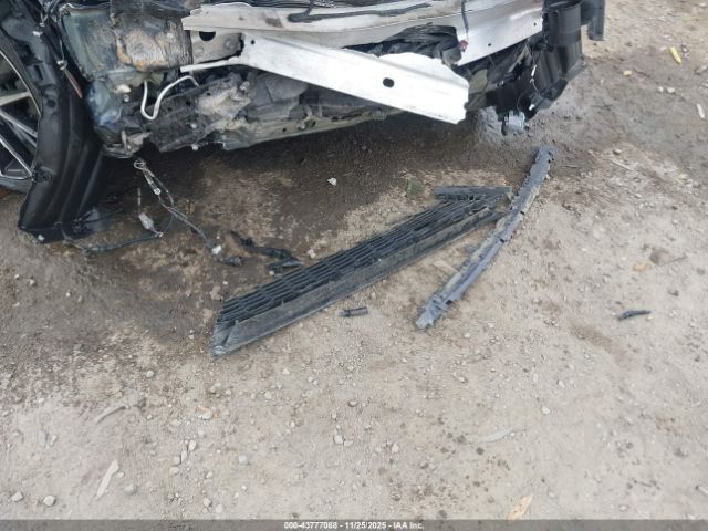 Toyota Camry Se Image 10