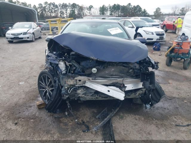 Toyota Camry Se Image 12