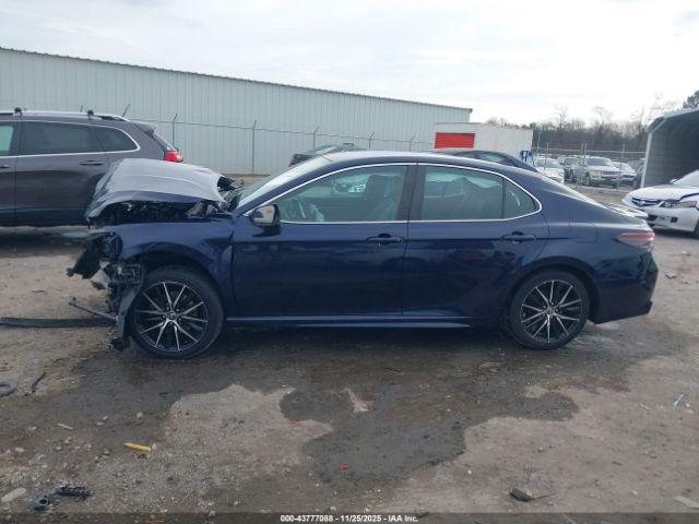 Toyota Camry Se Image 14