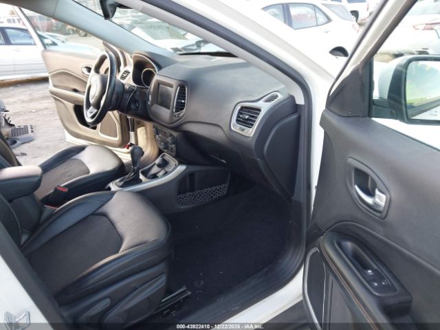 Jeep Compass Latitude 4x4 Image 13