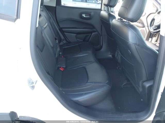 Jeep Compass Latitude 4x4 Image 6