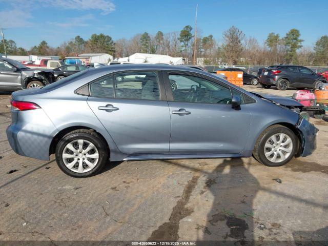 Toyota Corolla Le Image 10