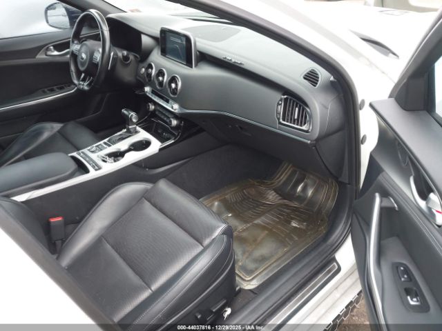 Kia Stinger Gt Image 3