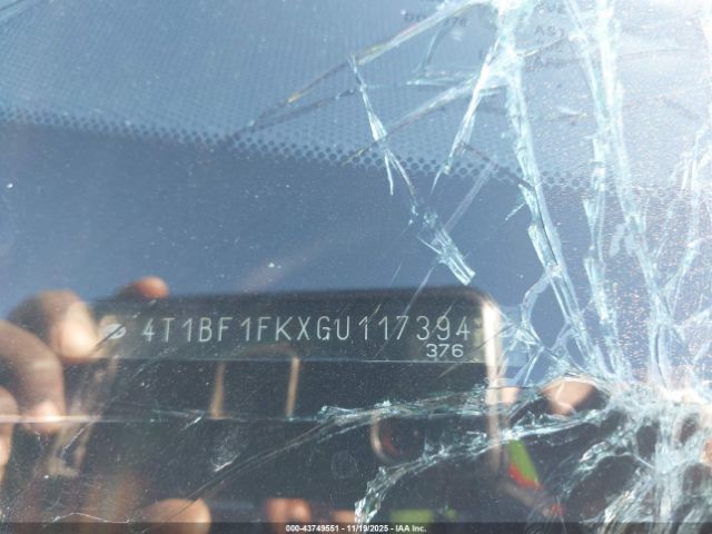 Toyota Camry Se Image 16