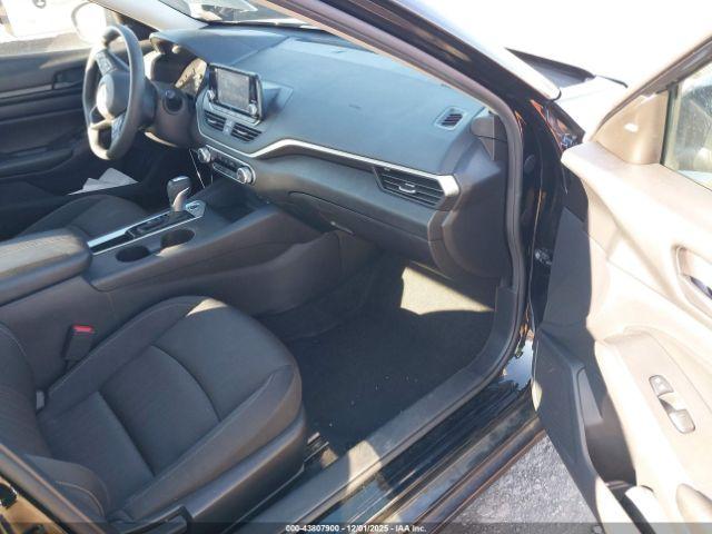 Nissan Altima S Fwd Image 8