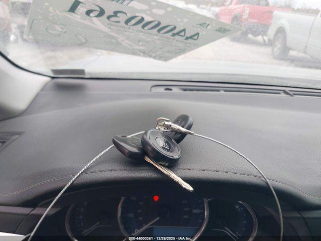 Toyota Corolla L Image 11