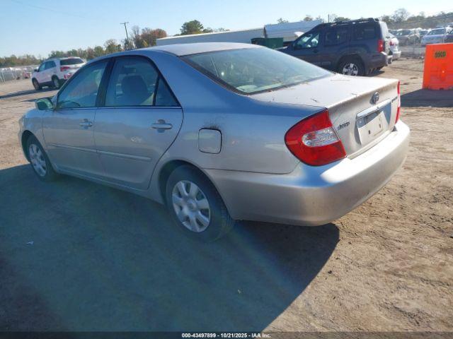 Toyota Camry Le Image 4