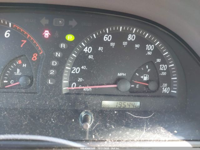 Toyota Camry Le Image 9