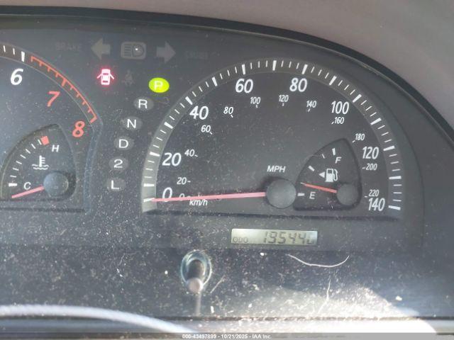 Toyota Camry Le Image 9