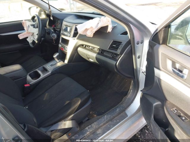 Subaru Legacy 2.5i Image 9