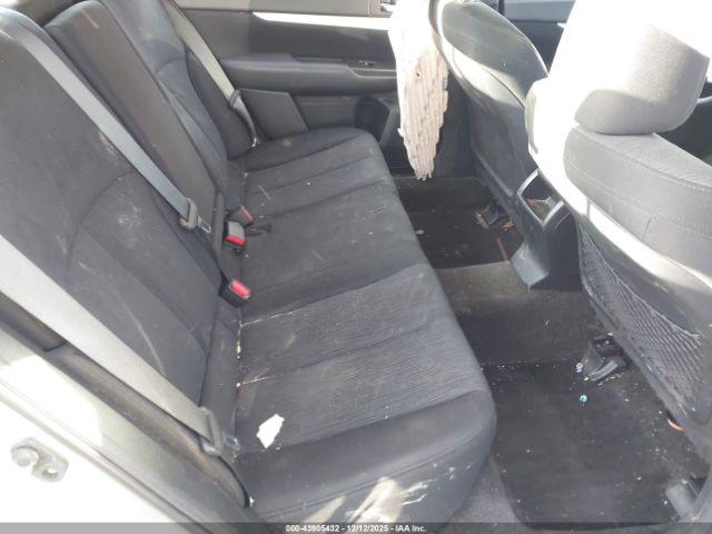 Subaru Legacy 2.5i Image 14