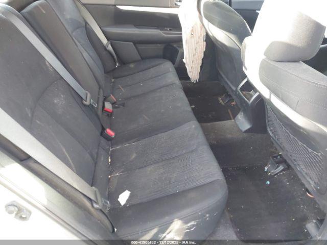 Subaru Legacy 2.5i Image 14