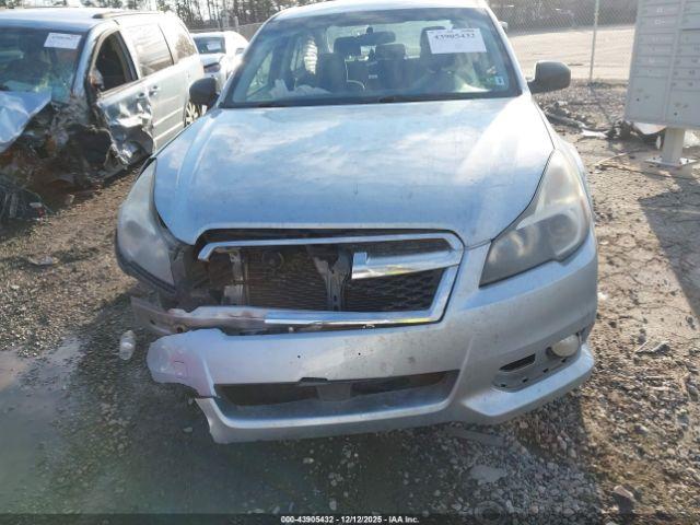 Subaru Legacy 2.5i Image 12