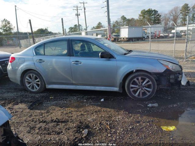 Subaru Legacy 2.5i Image 10