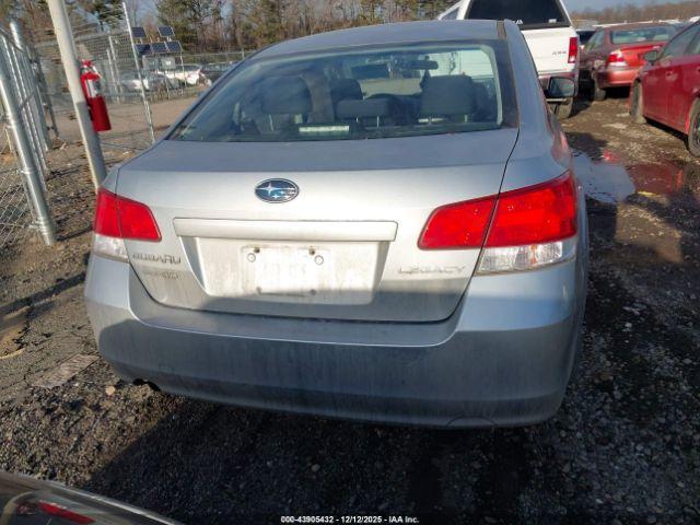 Subaru Legacy 2.5i Image 6