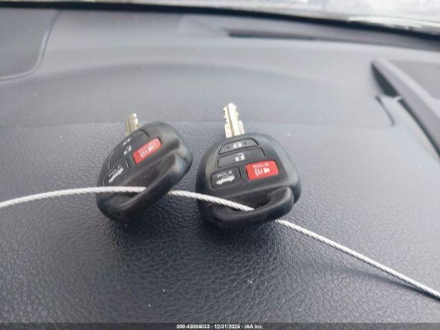 Toyota Camry Se Image 11