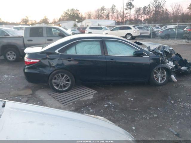 Toyota Camry Se Image 12