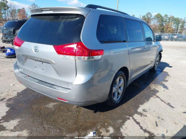Toyota Sienna Le V6 8 Passenger Image 5