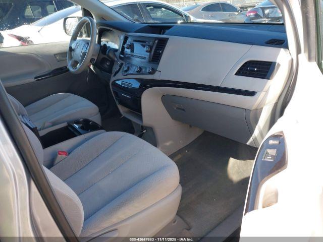 Toyota Sienna Le V6 8 Passenger Image 7