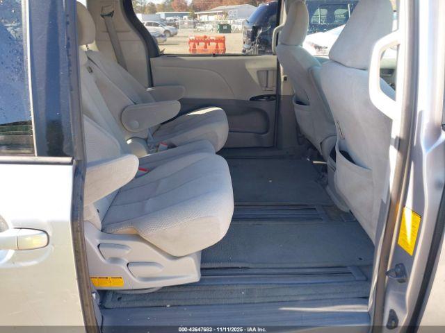 Toyota Sienna Le V6 8 Passenger Image 6