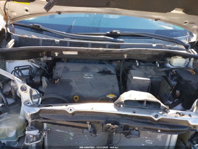 Toyota Sienna Le V6 8 Passenger Image 12