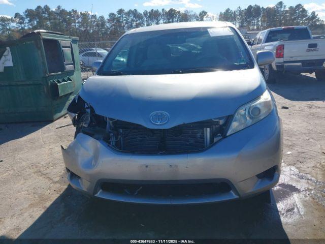 Toyota Sienna Le V6 8 Passenger Image 15