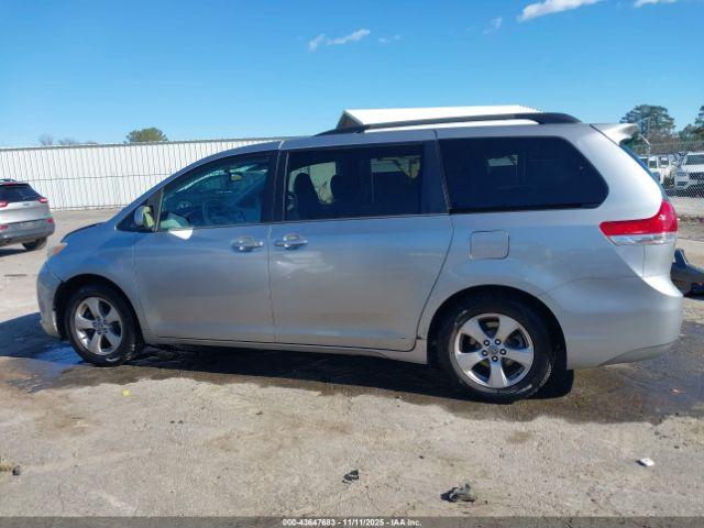 Toyota Sienna Le V6 8 Passenger Image 13