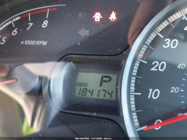 Toyota Sienna Le V6 8 Passenger Image 16